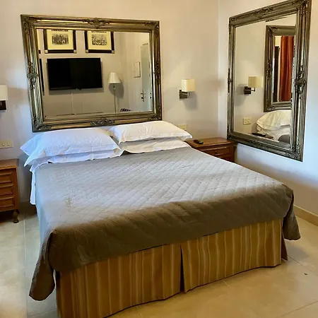 Hotell Arts Club & 3*