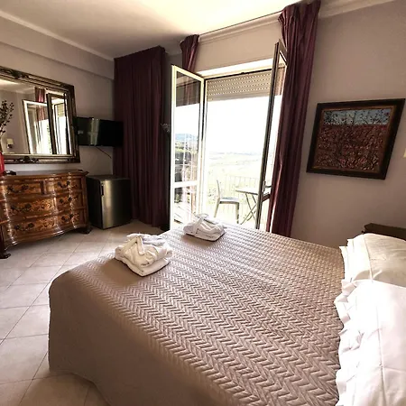 Hotell Arts Club & 3*