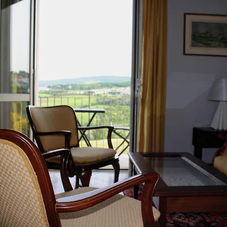 Hotell Arts Club & 3*